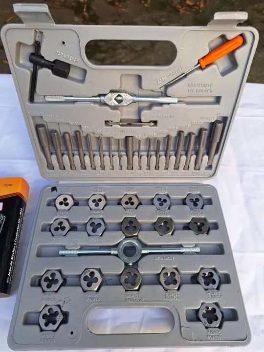 Machos e cossinetes. Jogo com 40 peças  - Foto 3