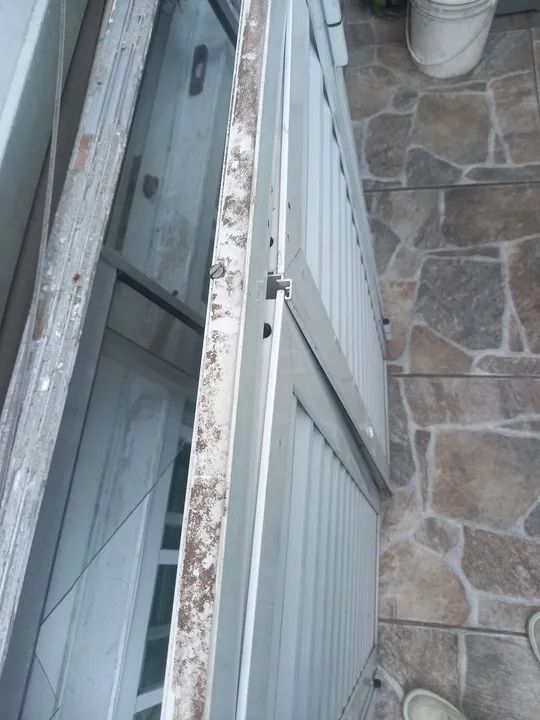 Portinhola em alumínio usada  - Foto 3