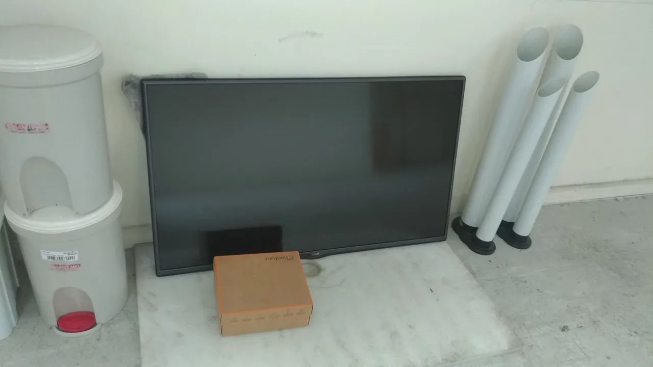 TV LG 42 polegadas, original, no estado, não está ligando.