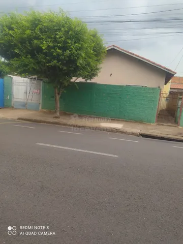 Casa com Kitnets no fundo - São Francisco