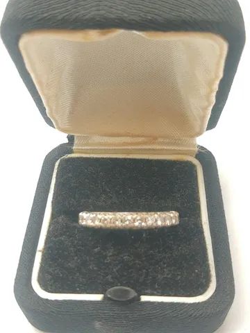 Aliança Em Platina E Brincos Em Ouro Branco E Brilhantes.