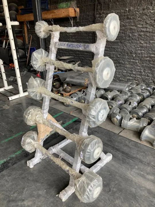 KIT BARRAS MONTADAS RETO OU W INJETADAS 12 Á 30KG + SUPORTE - Foto 4