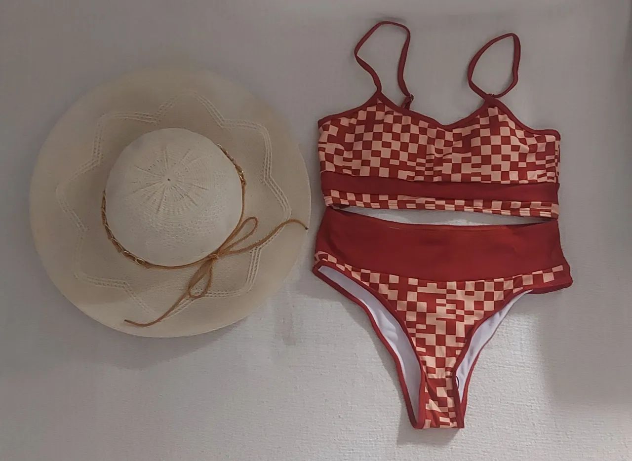 Biquíni com bojo - Tam. M e chapéu de praia Novos