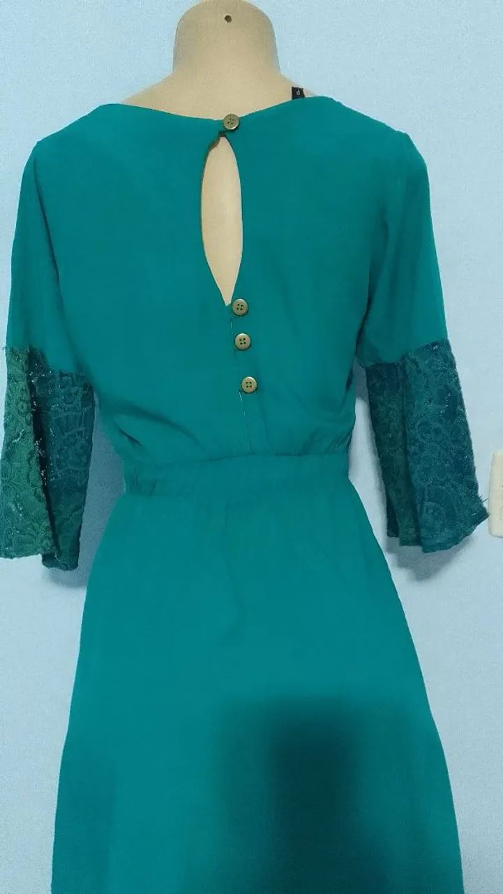 Vestido verde de manga com renda tam P - Foto 3