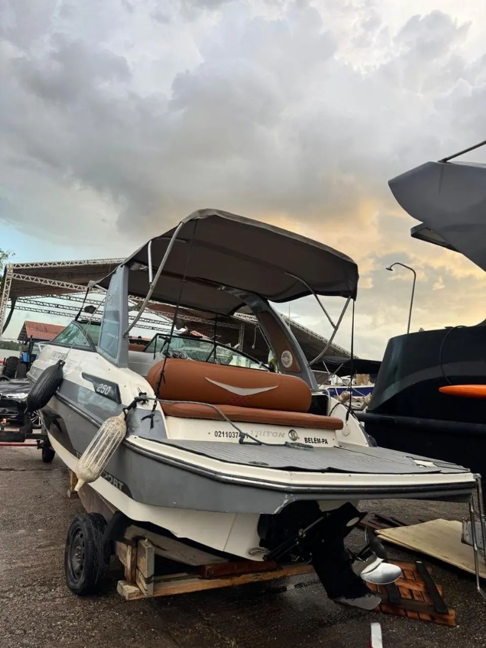 Vendo Lancha Triton 250 HP - Foto 4