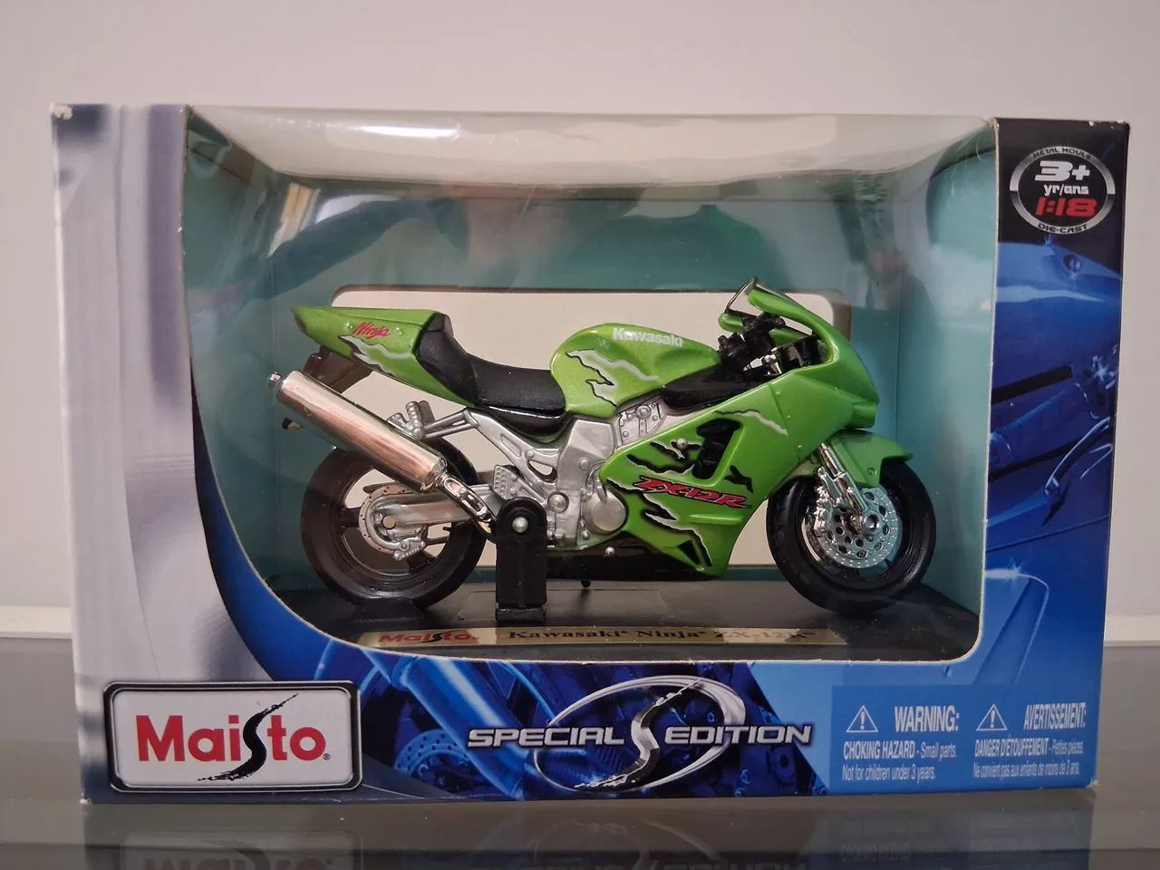 Miniatura Moto Maisto Kawasaki Ninja ZX-12R com base - Escala: 1