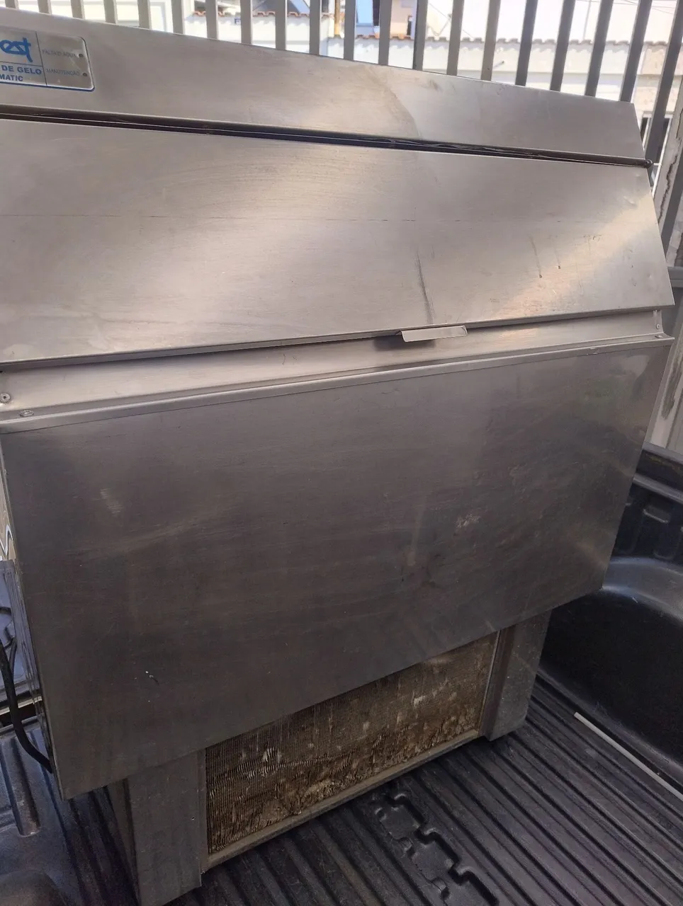 Máquina de Gelo Everest 150 kilos bom estado