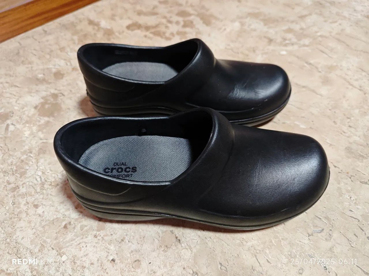 Sandália Dual Crocs Confort NR 35 - Semi Nova!!!