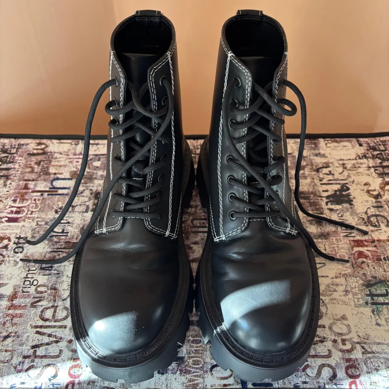 ZARA bota com rasto e pespontos