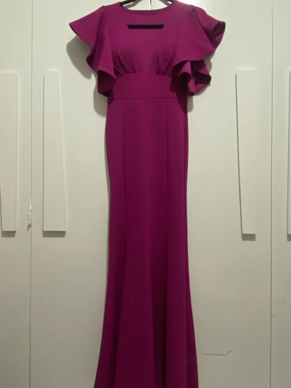 Vestido longo roxo com detalhes