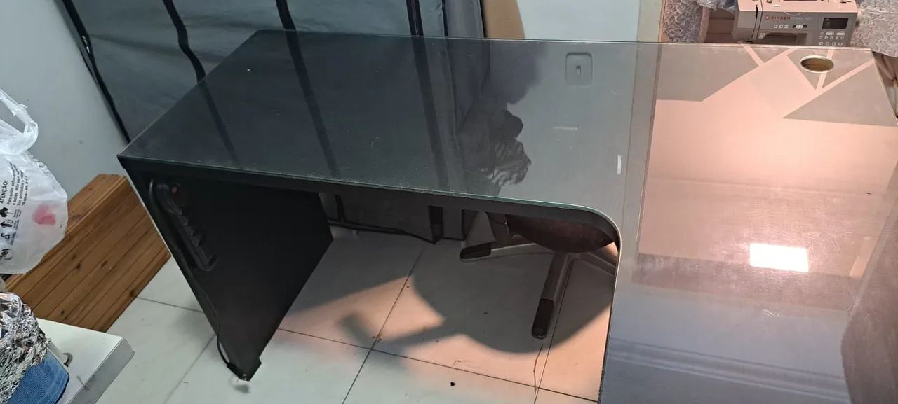 MESA DE CANTO DE ESCRITÓRIO