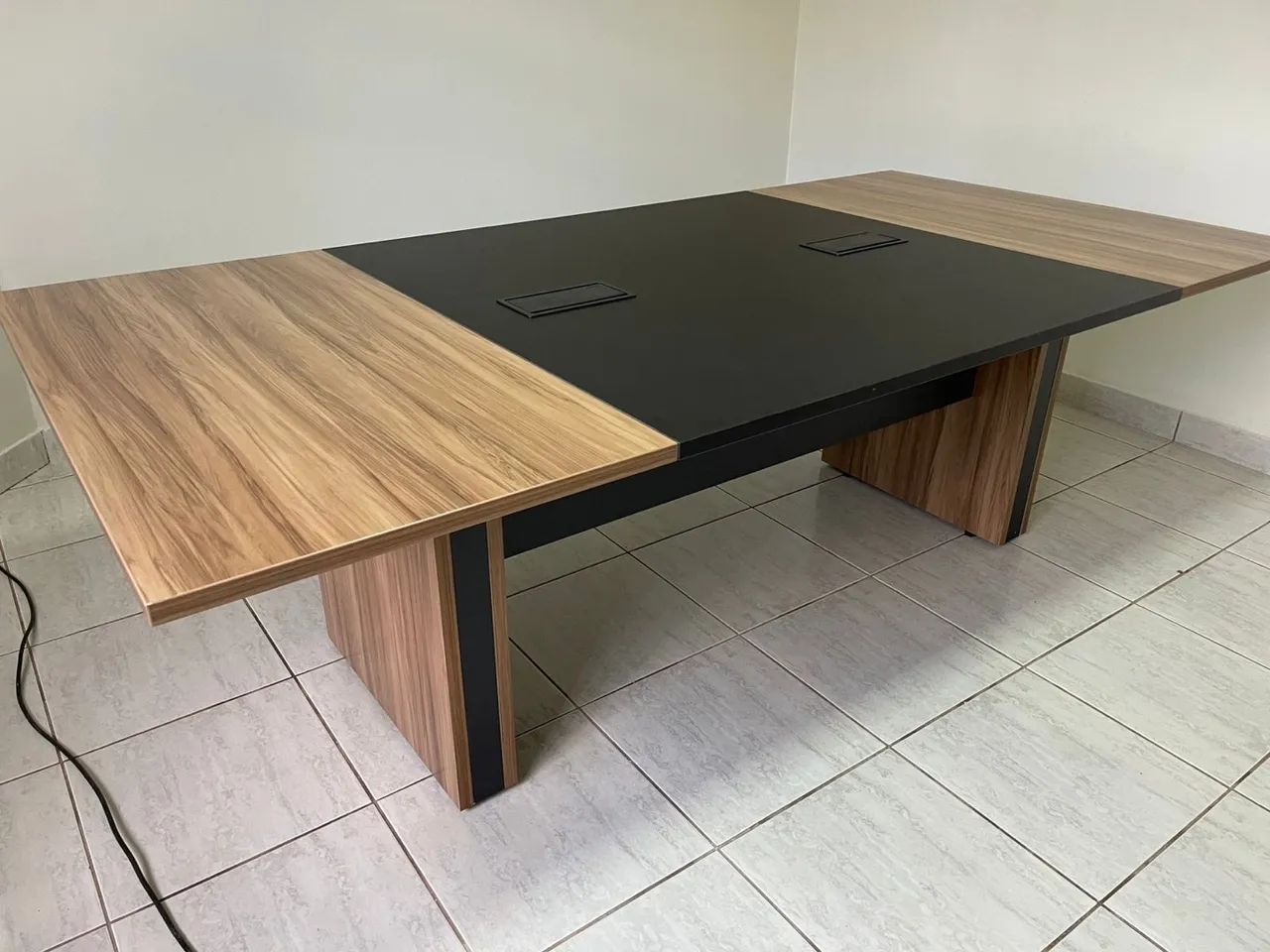 Mesa de Reunião com Design Moderno e Elegante - Foto 2