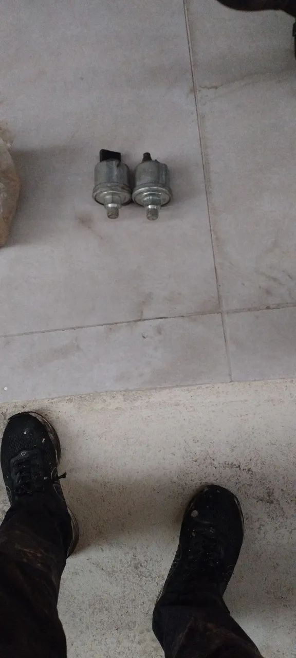 Vendo dois sensores dá escania 112 um do óleo outro dá pressão 