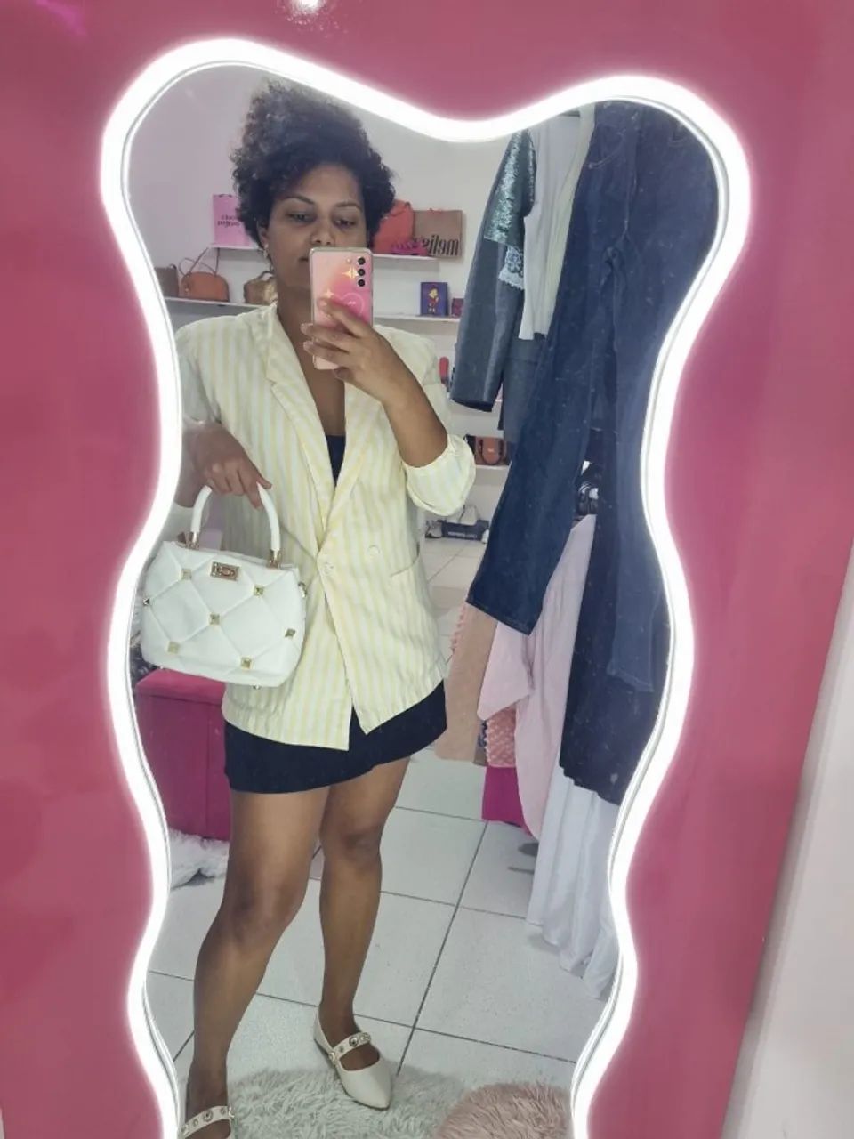 Bolsa de mão branca com metais dourados  - Foto 2