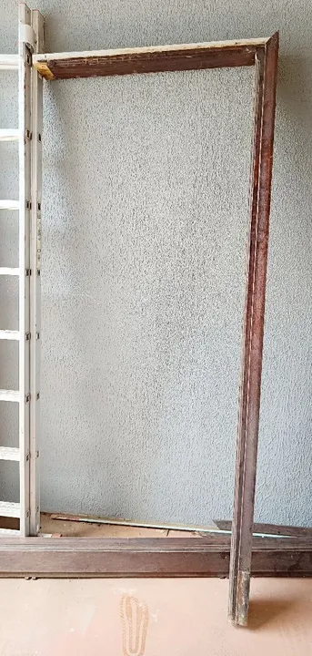 Batente de porta em peroba antigo