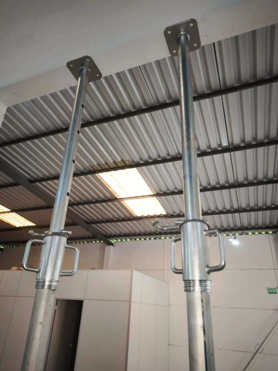 Aluguel de Escoras 64220705787650120