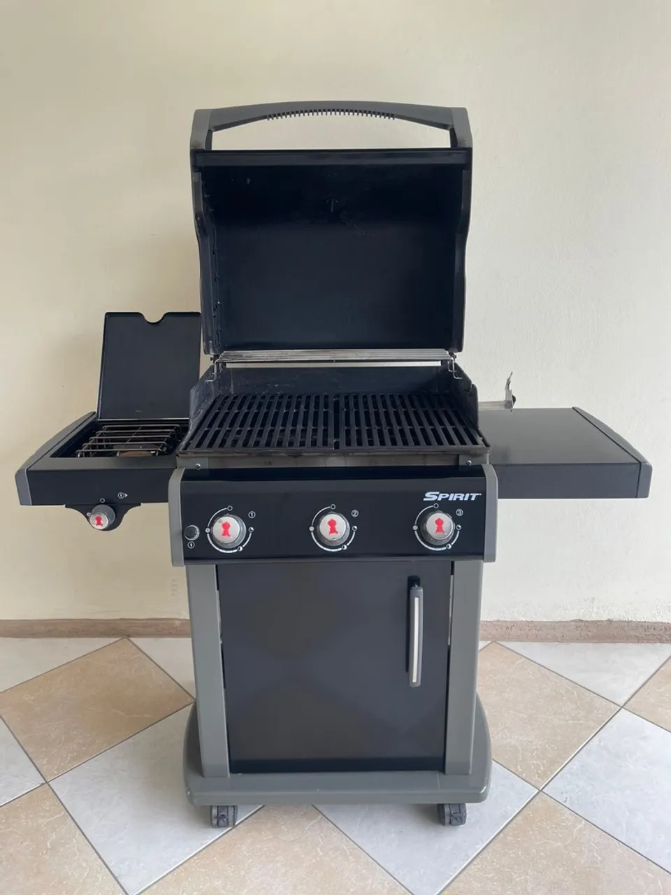 Churrasqueira a Gás Spirit E-320 em Aço Esmaltado Weber