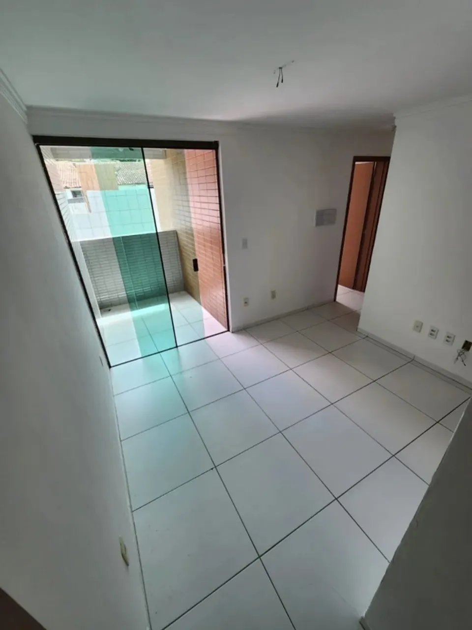 Jaguaribe - Alugo apartamento com 2 quartos, prédio recém construído!