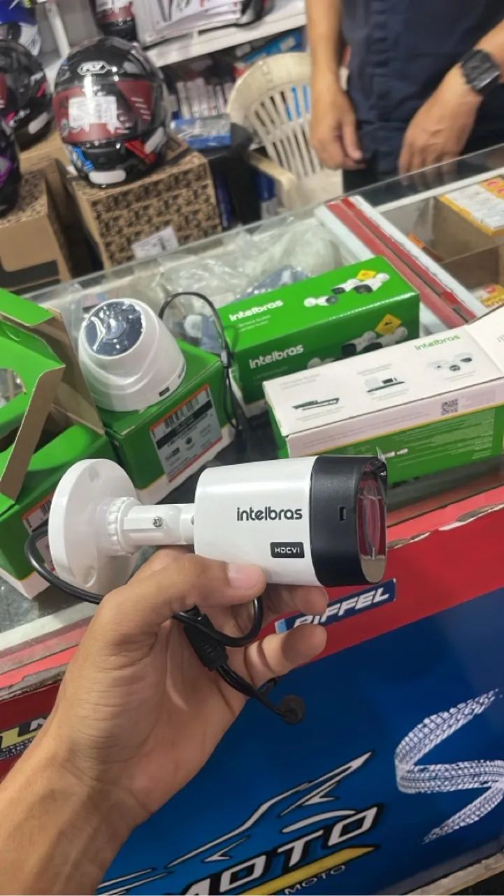 Fechadura eletrônica, câmeras, motor de portão, cerca elétrica 