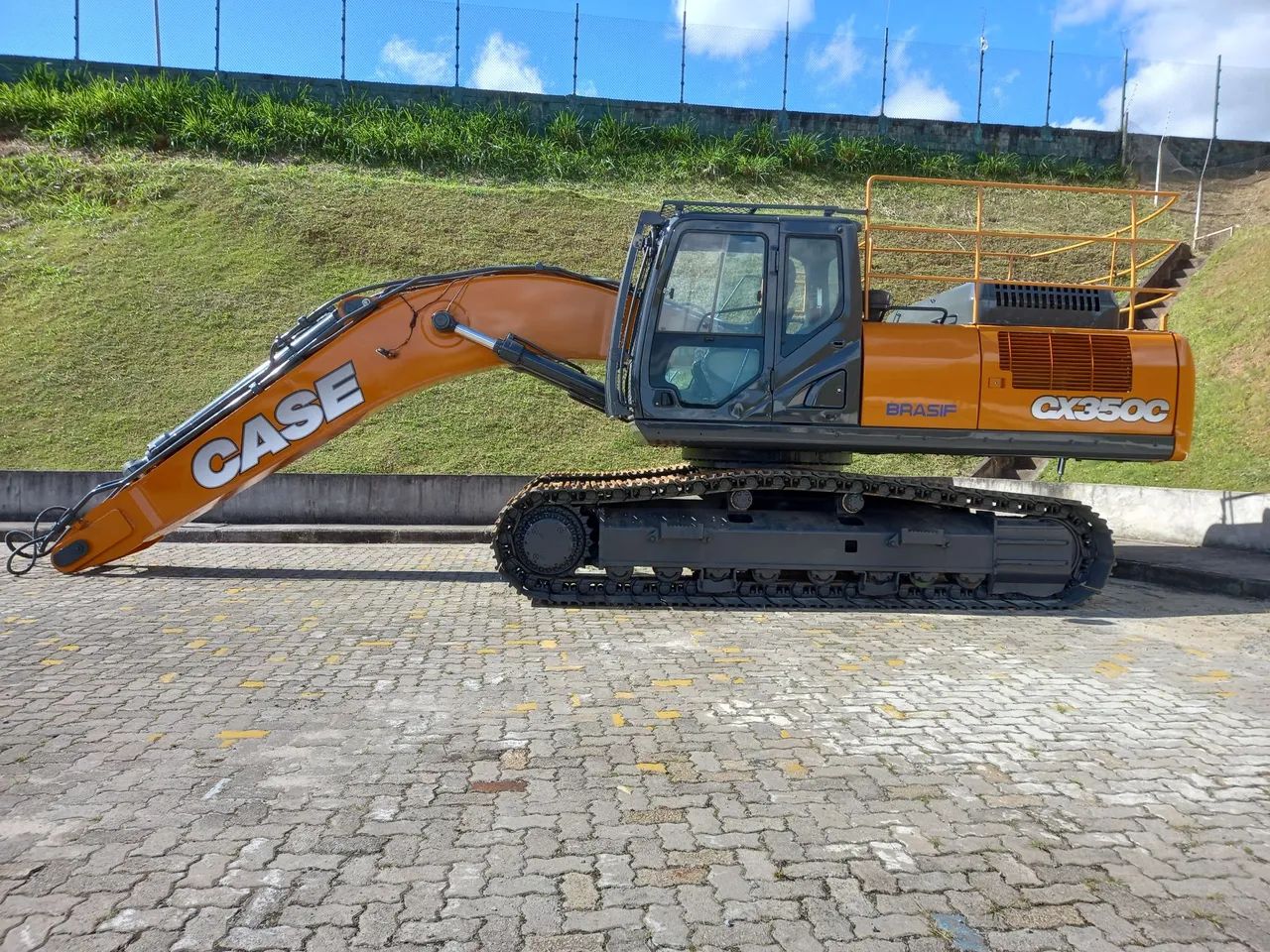 Escavadeira Case 350