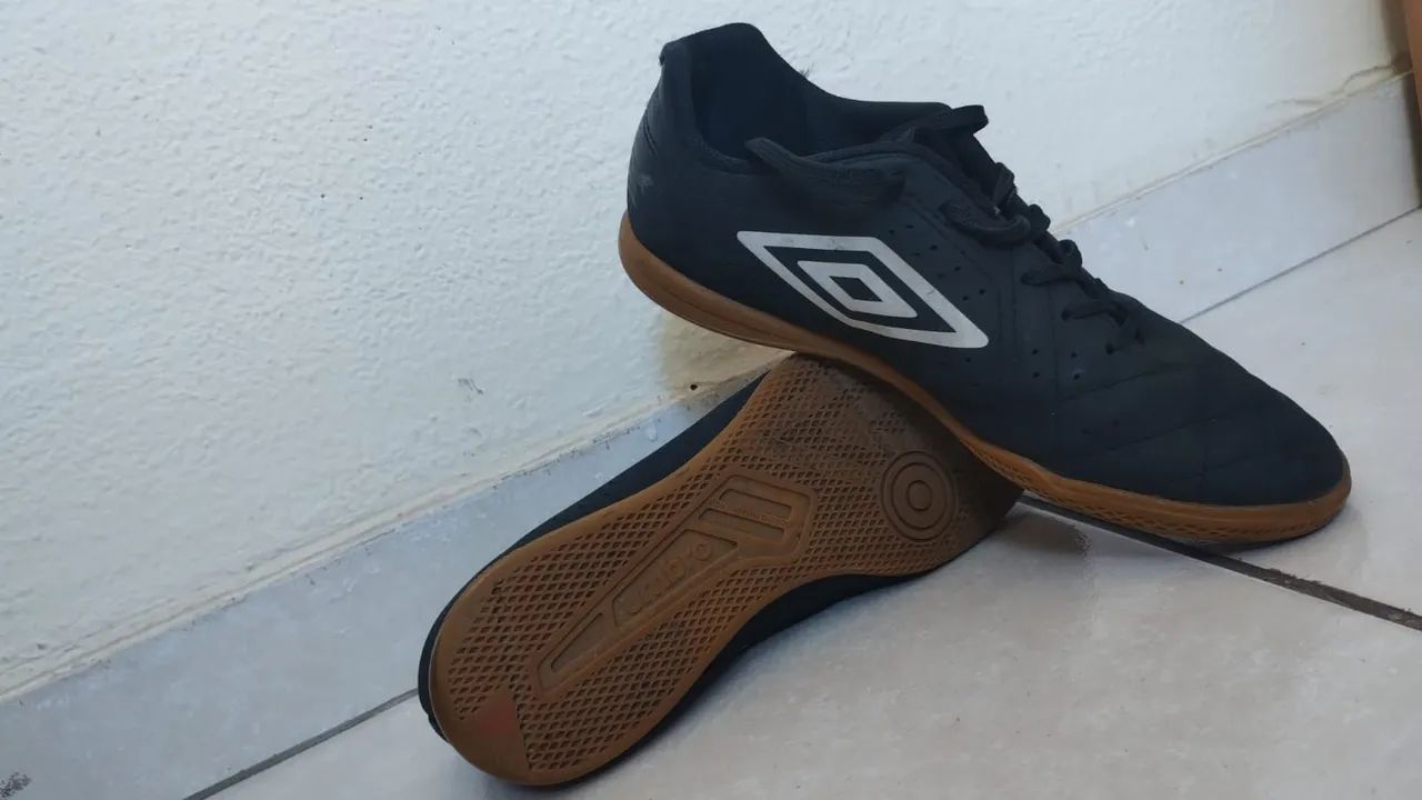 Chuteira Futsal Umbro Neo Strike 38