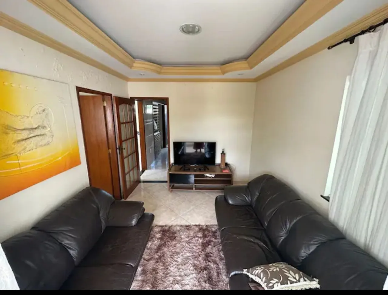 Sofá de Couro 2 e 3 Lugares - Conforto e Estilo