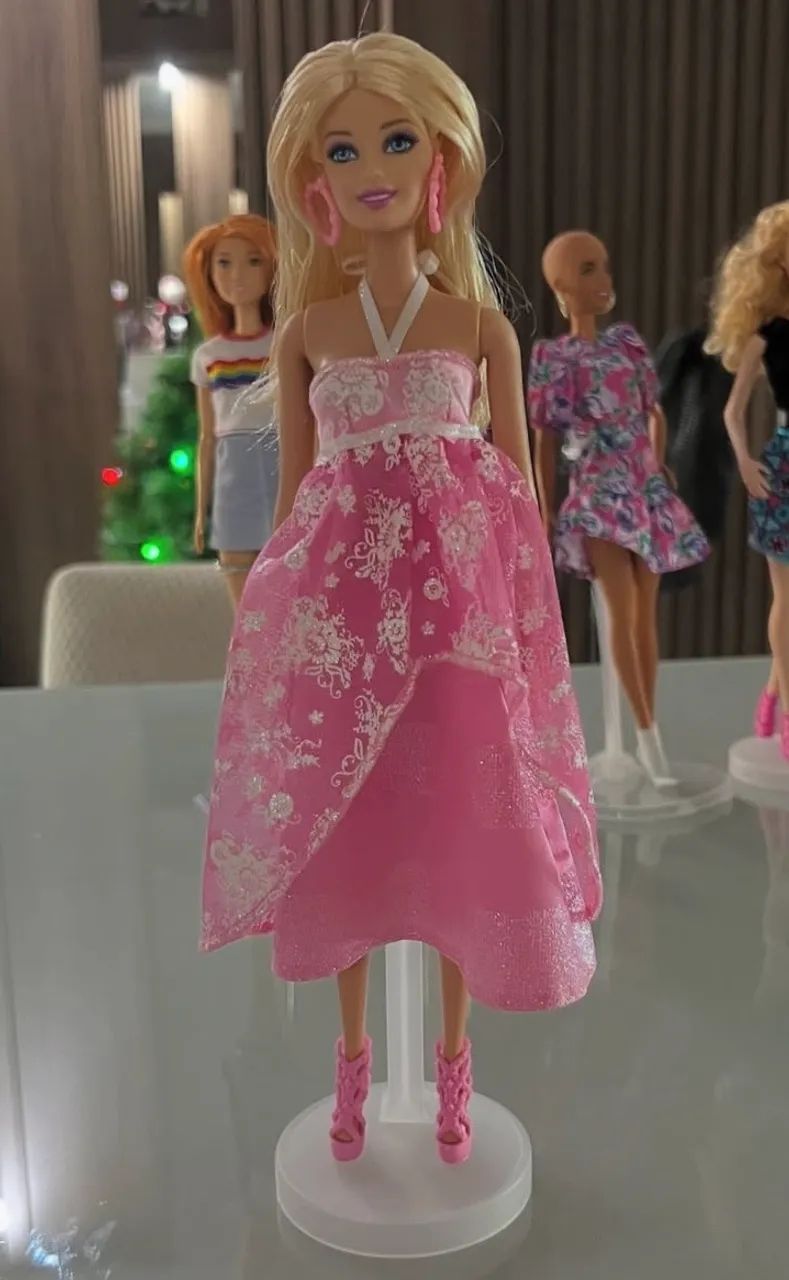 Linda Barbie com Vestido Rosa e Acessórios