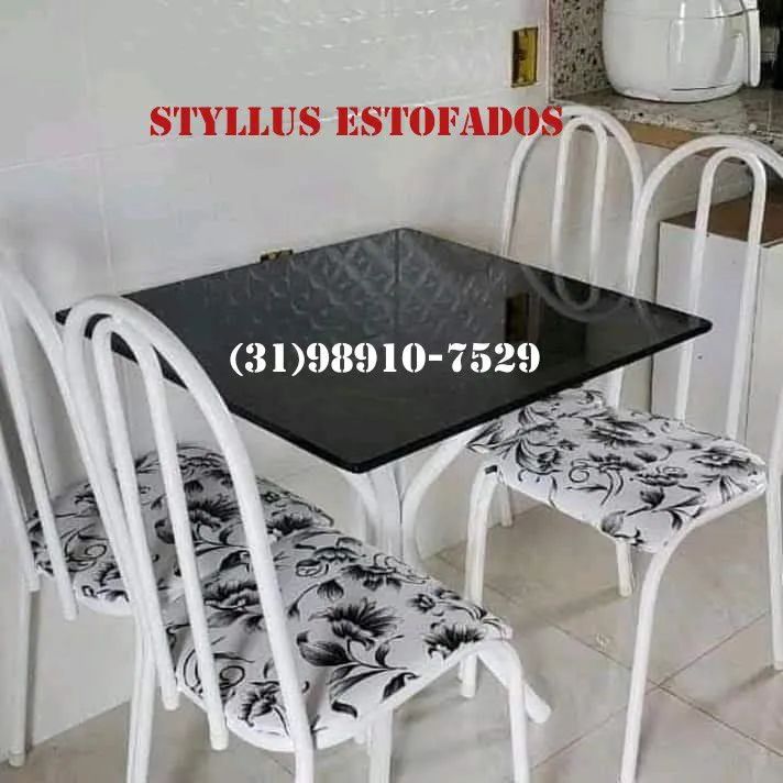 Conjunto de mesa com cadeiras