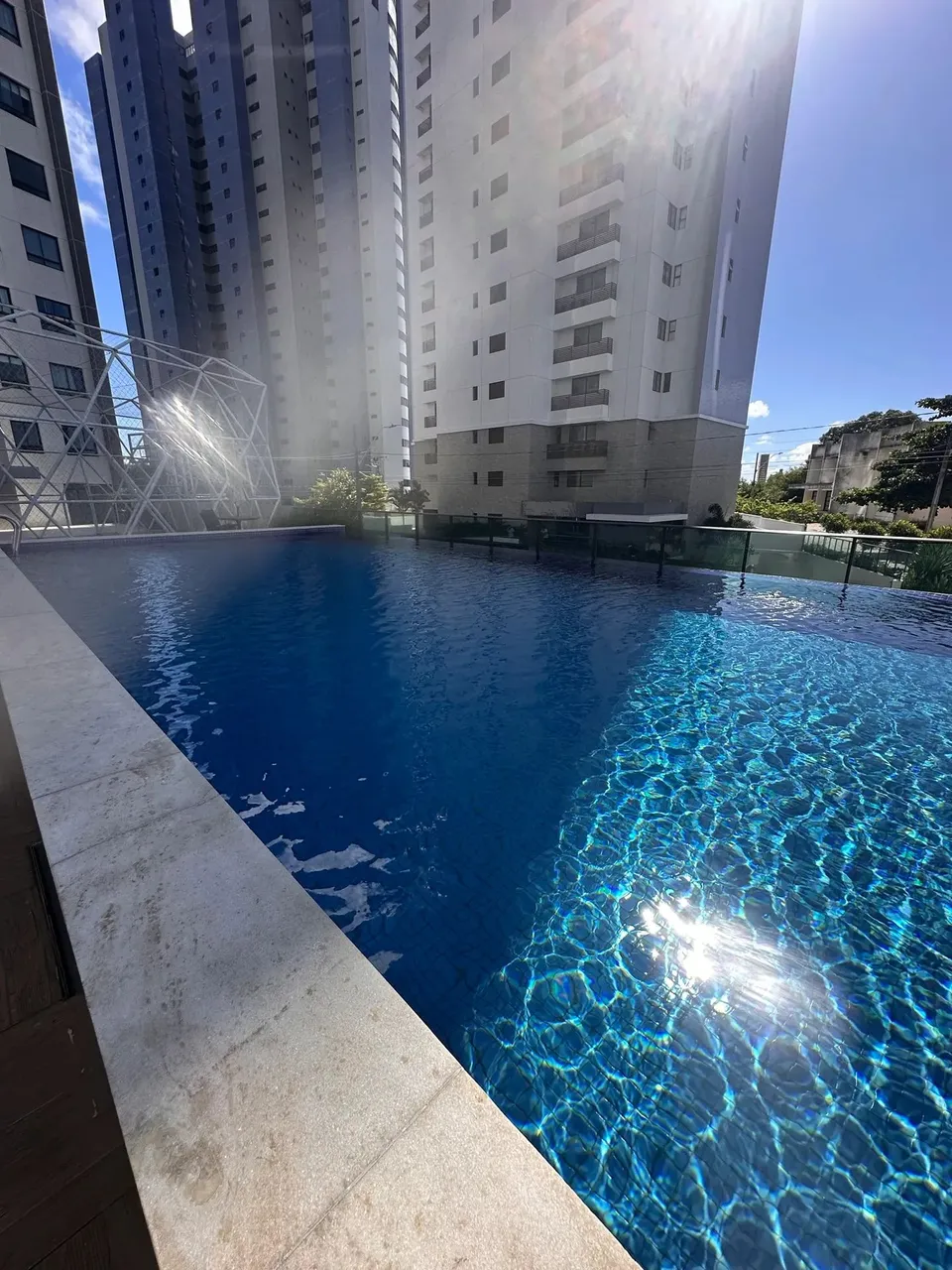 Alugo Apartamento de Luxo Três suites em Brisamar