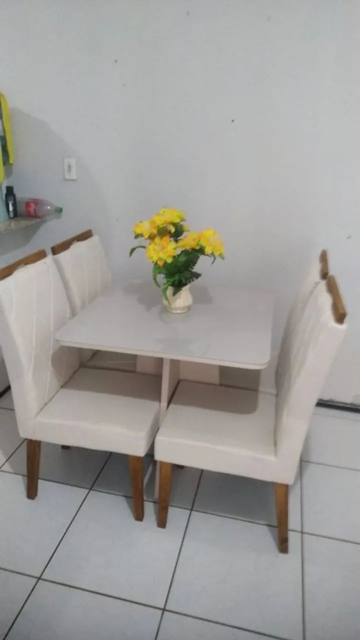Mesa de Jantar 4 Cadeiras - Moderna e Elegante - Foto 3