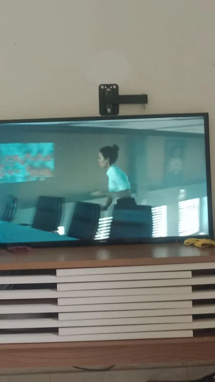 Smart TV Samsung - 43" (leia a descrição) - Foto 2