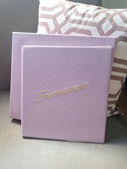 Álbum de Fotos Formatura lilás 15x21 com estojo/maleta p/ 20 Fotos