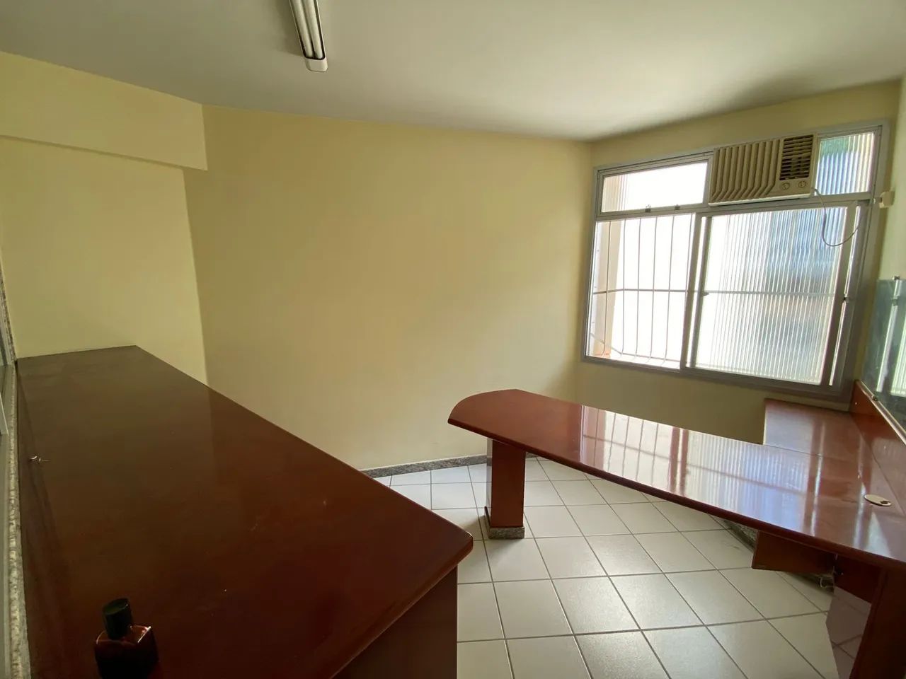 ED. VITÓRIA CENTRAL - AP 1 QUARTO C/ SUÍTE - SOL DA MANHÃ - GARAGEM COBERTA - ÓTIMA LOCALI - Foto 3