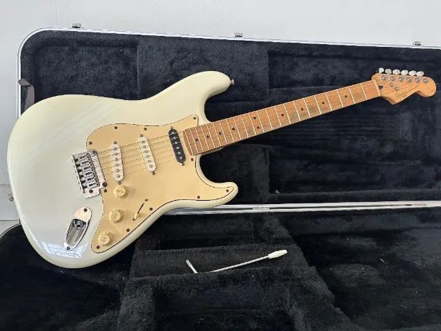 Guitarra Squier Deluxe com upgrades
