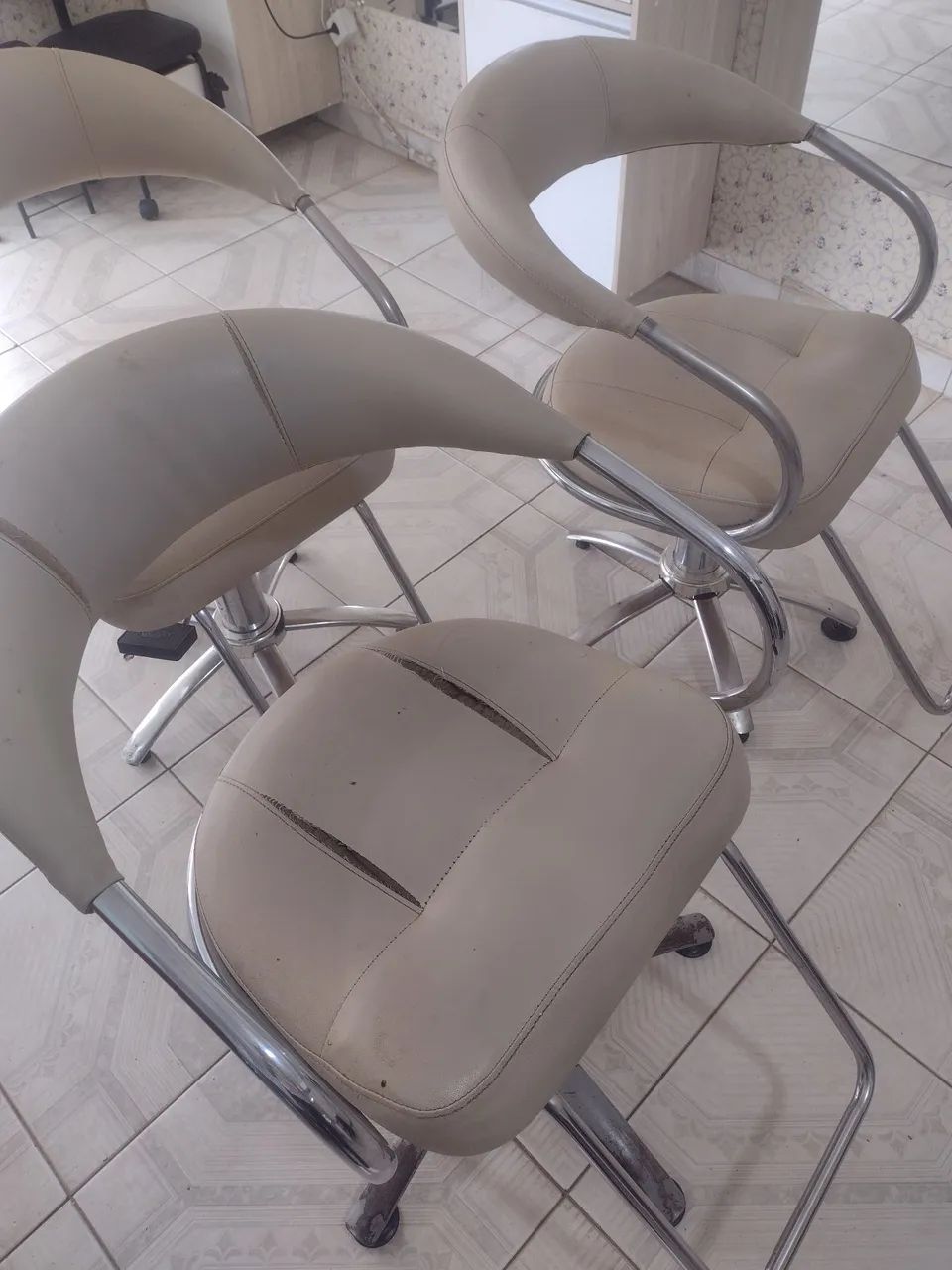 Vende -se cadeiras de cabeleireira  - Foto 2