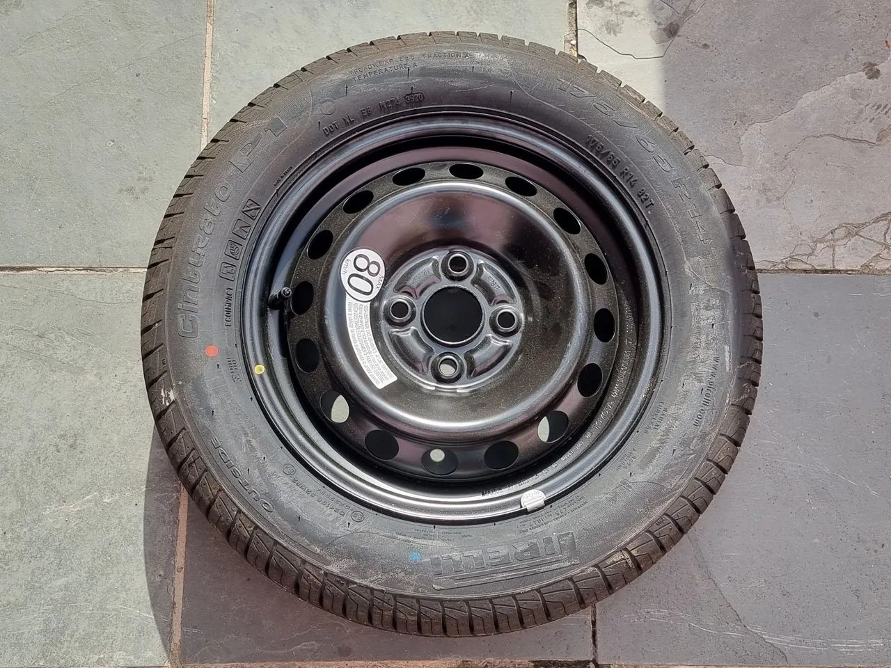 Estepe - aro e pneu pirelli 175/65R14 original toyota etios