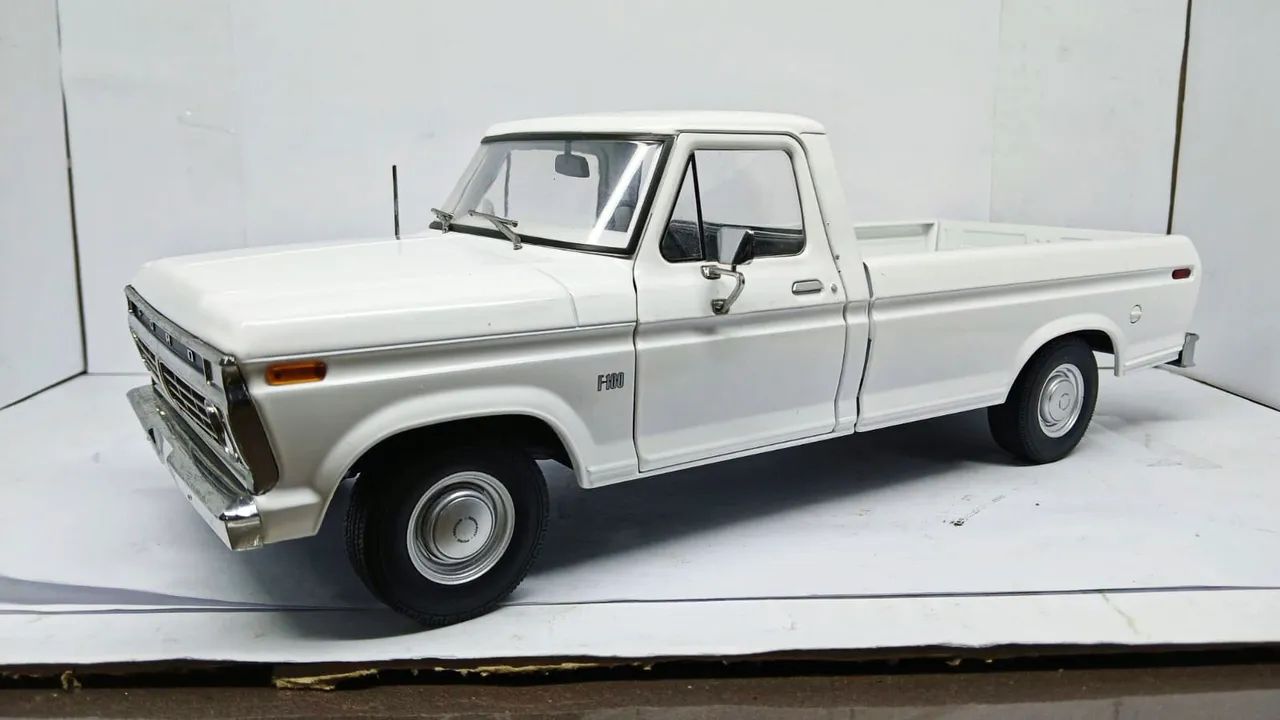 Miniatura Pickup Ford F100 1973 - 1/18