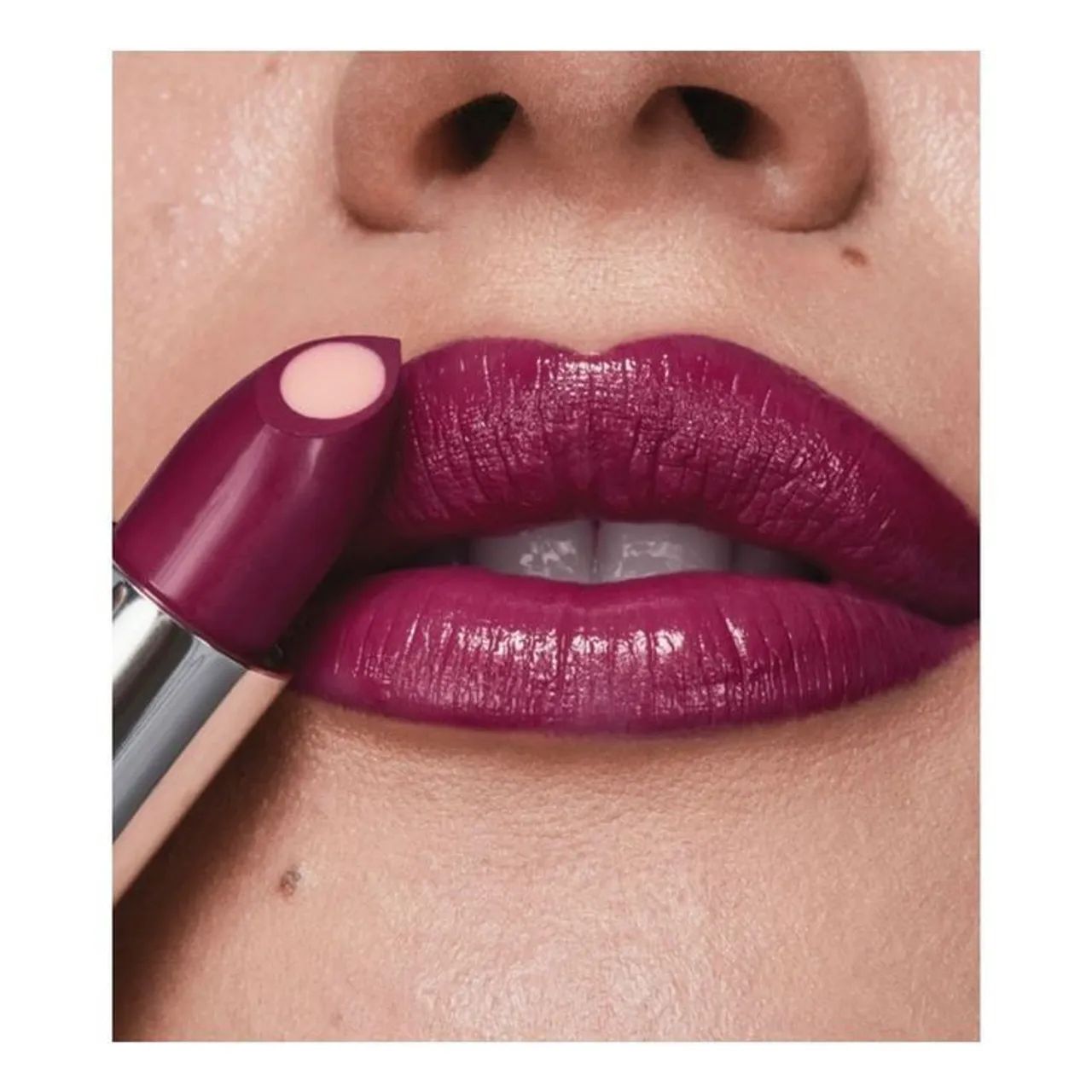 152739 - Avon Tratamake Hydramatic Batom Radiante Vinho Borgonha - AVON