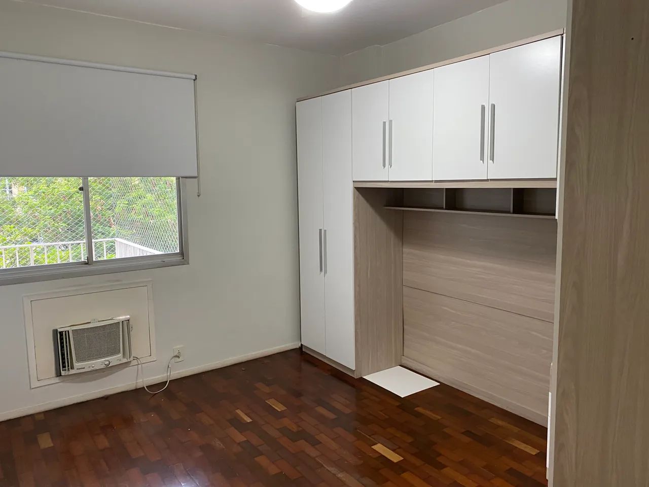 Excelente quarto e sala com varanda e vista praia de Botafogo frente vaga de garagem - Foto 4