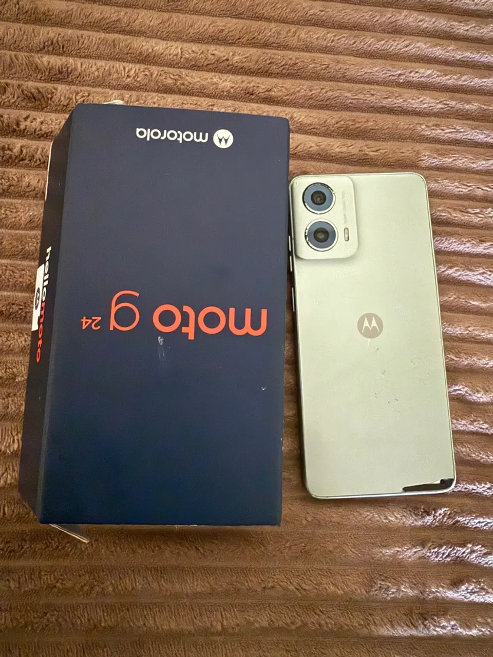 Vendo o celular G 24 semi novo está só com a varias atrás 450