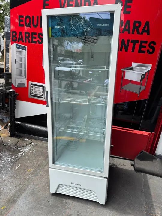 Vendo geladeira expositora metalfrio semi nova