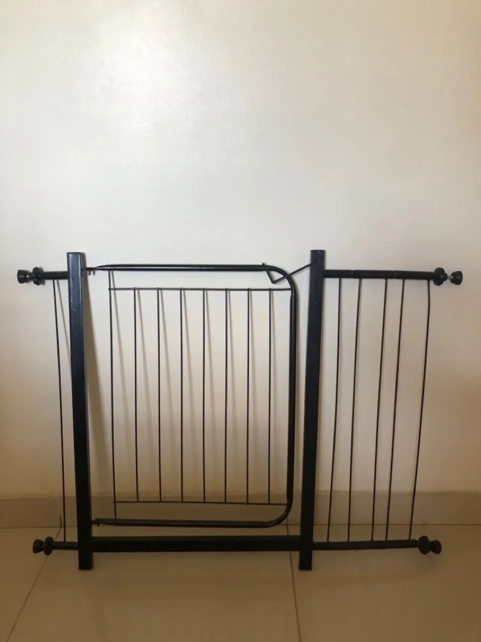 02 Portões Portãozinho Grade de Proteção Pet dog 69/84 cm 1 Prolongadores Inslucos