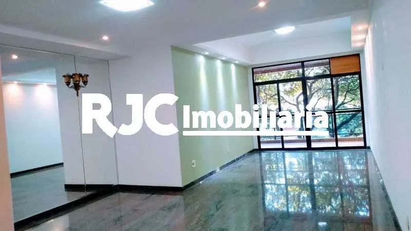 Apartamento para venda possui 130 metros quadrados com 3 quartos em Tijuca - Rio de Janeir