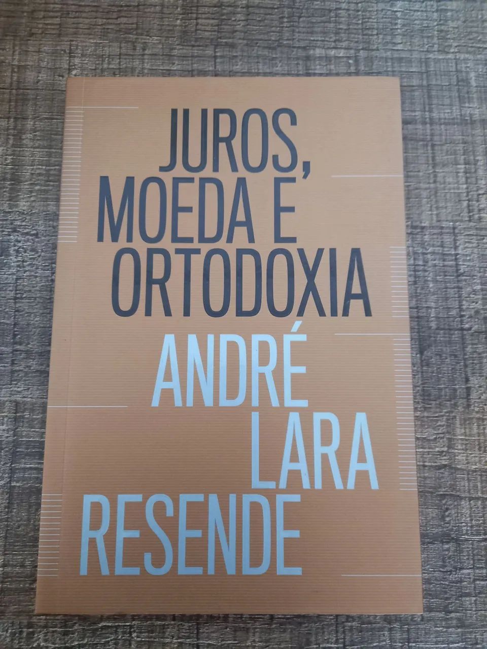 Juros, Moeda e Ortodoxia - André Lara Resende