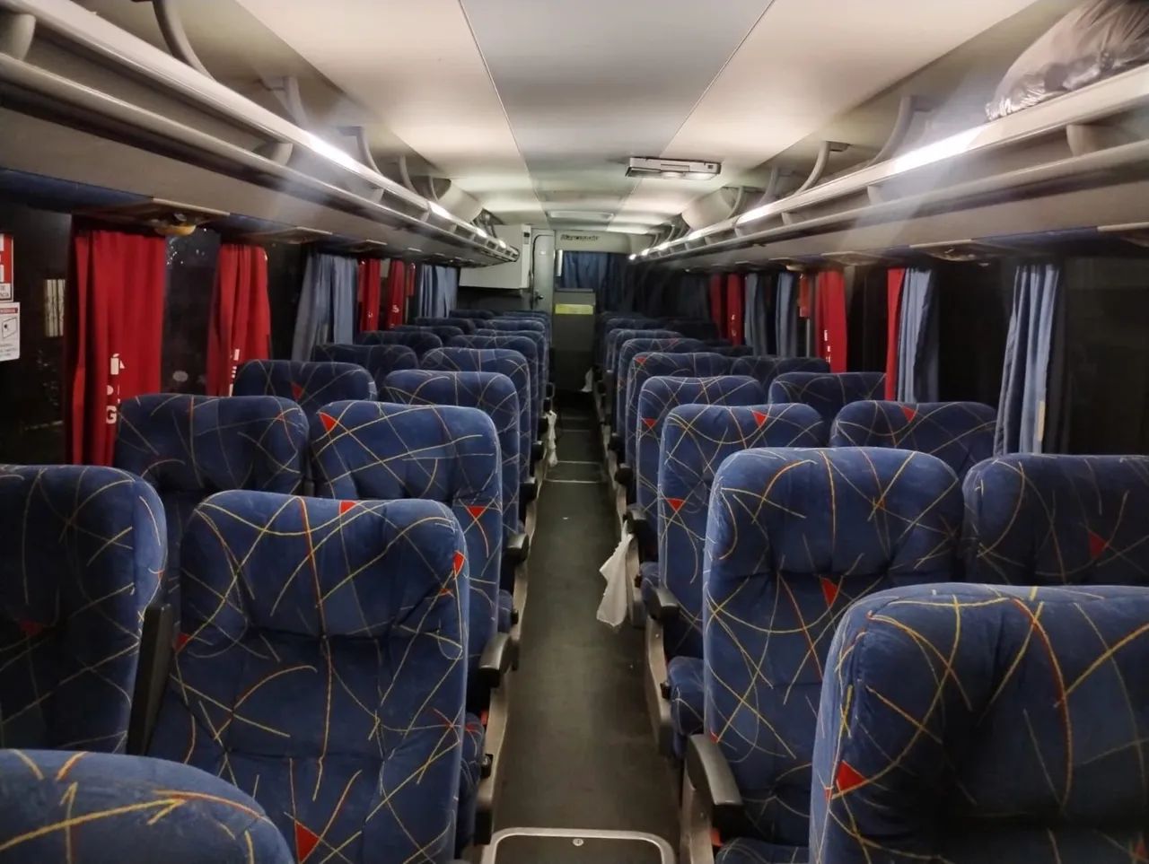 Ônibus de turismo - Foto 5