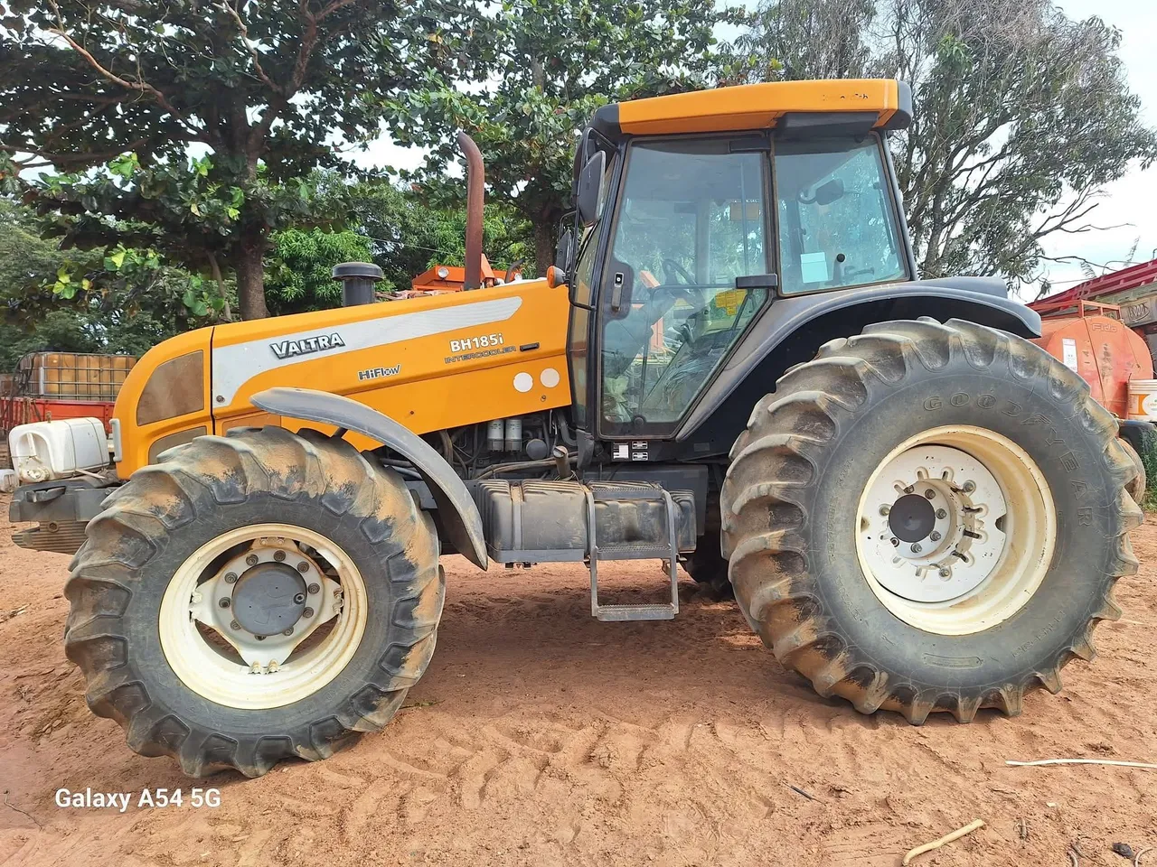 Trator Valtra BH185i Ano 2013