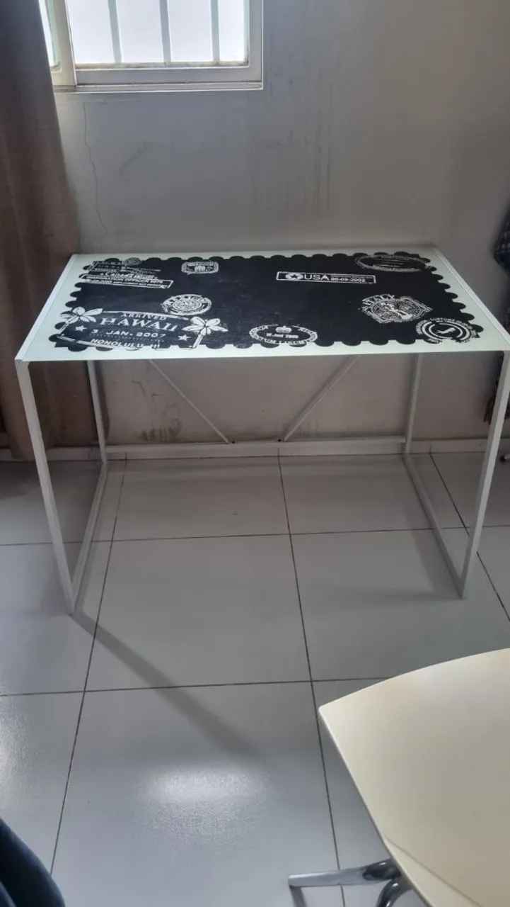 Mesa de vidro com design exclusivo