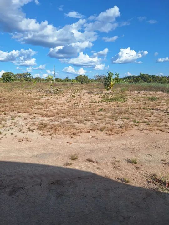 Vende se um tereno no auau com banho compartilhado