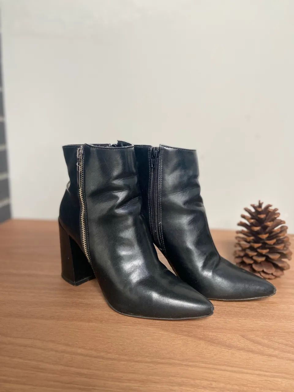 Botas Femininas a venda Calçados Cajuru, Curitiba 1437197108 OLX - Main Image