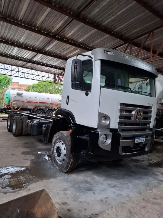 VOLKSWAGEN/ 31-330 TRAÇADO<br>CONSTELLATION. 6X4  DIESEL<br> - Foto 2